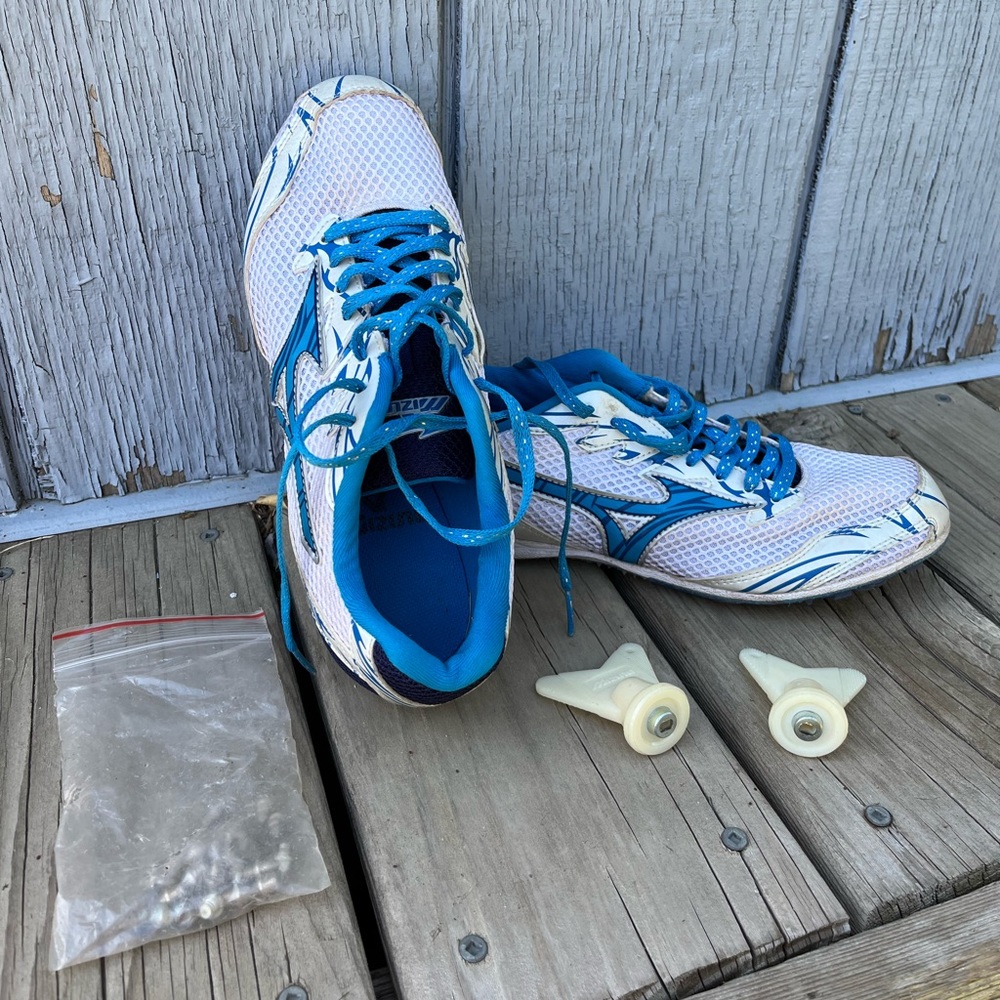 Women’s Mizuno track and field cleats. Size 8.5